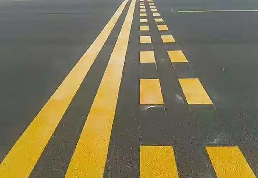 深圳机场航站四路交通划线已完工
