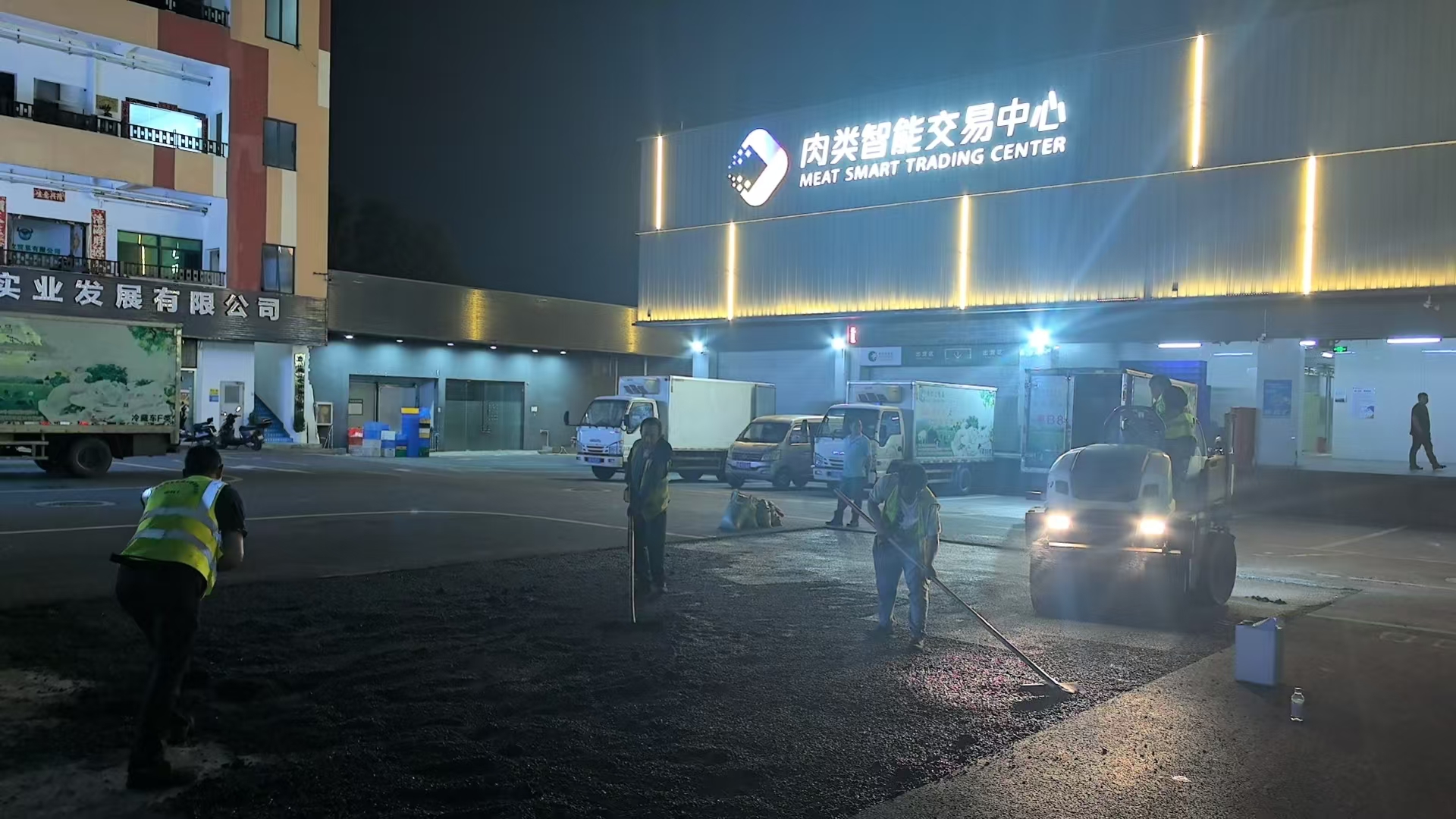 【金泊士交通 | 沥青路面焕新专家】 ——专注工业园道路品质升级，让每一寸路面焕发新生！